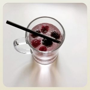 Wasser Abnahme Geschmack im Wasser Obst kaloreienarmes Getränk